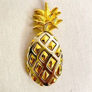 💎Liz Claiborne Pineapple Brooch Gold Tone 3D Figure